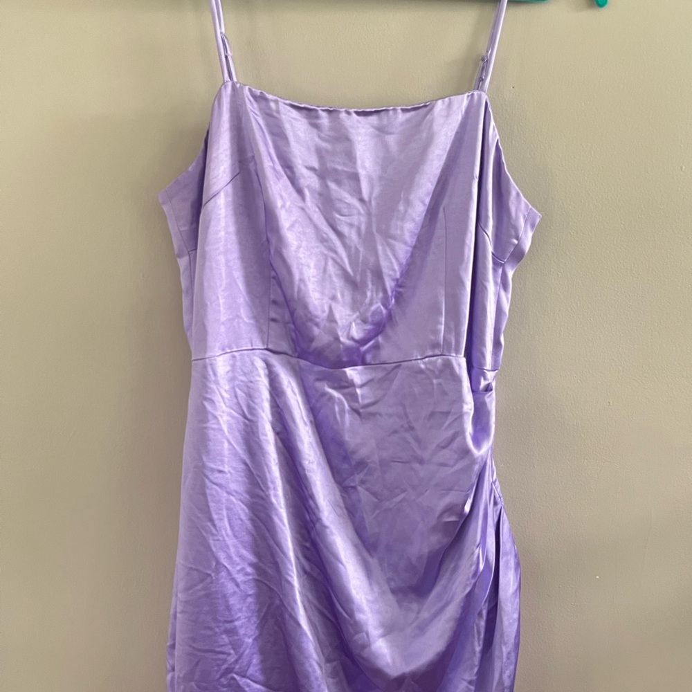 Elliatt size medium Casey Ruched Asymmetric‎ Hem Dress Lilac Satin - Picture 6 of 6